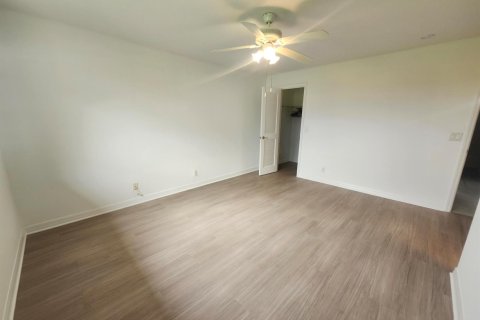 Condo in Boynton Beach, Florida, 2 bedrooms № 2240137 - photo 8