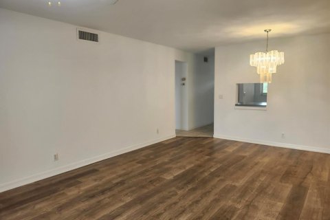 Condo in Boynton Beach, Florida, 2 bedrooms № 2240137 - photo 18