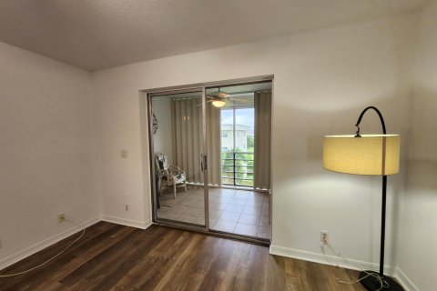 Condo in Boynton Beach, Florida, 2 bedrooms № 2240137 - photo 17
