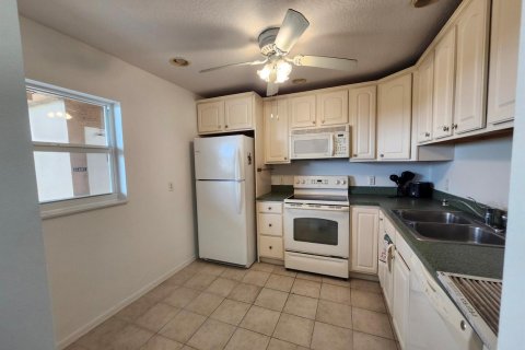 Condo in Boynton Beach, Florida, 2 bedrooms № 2240137 - photo 15