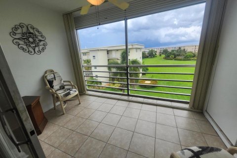 Condo in Boynton Beach, Florida, 2 bedrooms № 2240137 - photo 4