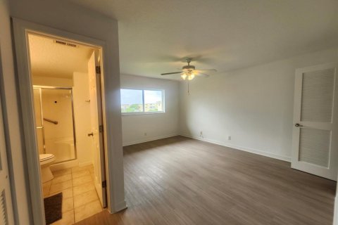 Condo in Boynton Beach, Florida, 2 bedrooms № 2240137 - photo 6