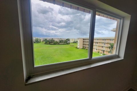 Condo in Boynton Beach, Florida, 2 bedrooms № 2240137 - photo 9