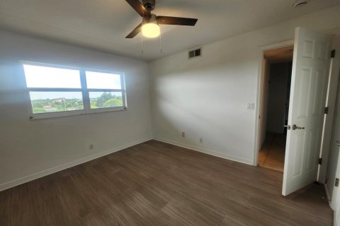 Condo in Boynton Beach, Florida, 2 bedrooms № 2240137 - photo 12