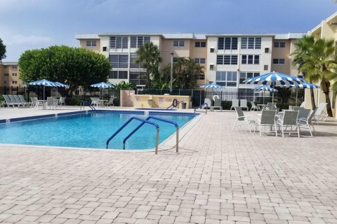 Condo in Boynton Beach, Florida, 2 bedrooms № 2240137 - photo 30
