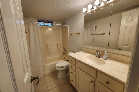 Condo in Boynton Beach, Florida, 2 bedrooms № 2240137 - photo 14
