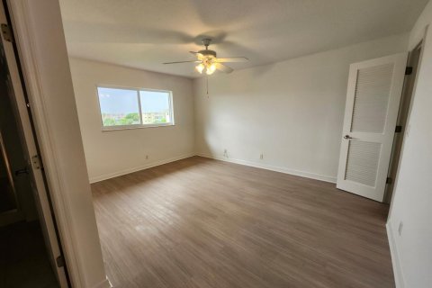 Condo in Boynton Beach, Florida, 2 bedrooms № 2240137 - photo 7