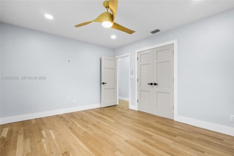 House in Plantation, Florida 4 bedrooms, 231.7 sq.m. № 2249809 - photo 17