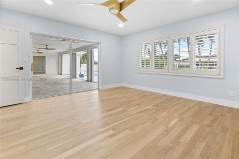 House in Plantation, Florida 4 bedrooms, 231.7 sq.m. № 2249809 - photo 9