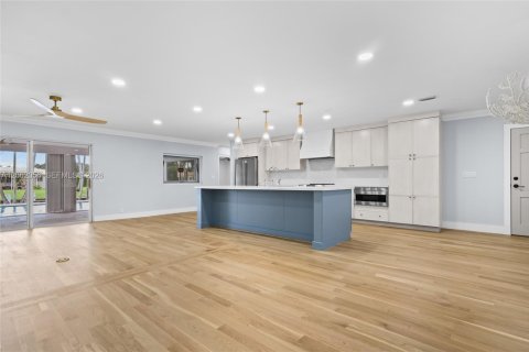 House in Plantation, Florida 4 bedrooms, 231.7 sq.m. № 2249809 - photo 4