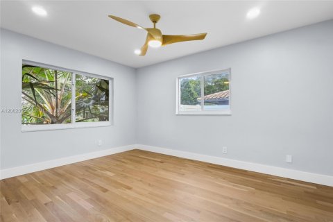 House in Plantation, Florida 4 bedrooms, 231.7 sq.m. № 2249809 - photo 16