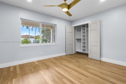 House in Plantation, Florida 4 bedrooms, 231.7 sq.m. № 2249809 - photo 13