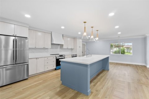 House in Plantation, Florida 4 bedrooms, 231.7 sq.m. № 2249809 - photo 7