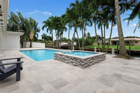 House in Plantation, Florida 4 bedrooms, 231.7 sq.m. № 2249809 - photo 2