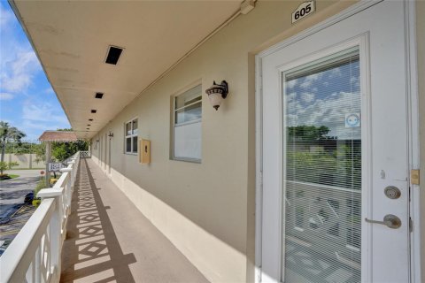 Condo in Lauderdale Lakes, Florida, 1 bedroom № 1953089 - photo 18