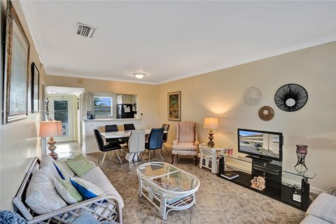 Condo in Lauderdale Lakes, Florida, 1 bedroom № 1953089 - photo 10