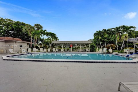 Condo in Lauderdale Lakes, Florida, 1 bedroom № 1953089 - photo 21