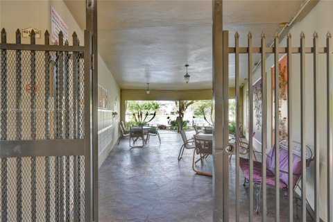 Condo in Lauderdale Lakes, Florida, 1 bedroom № 1953089 - photo 19