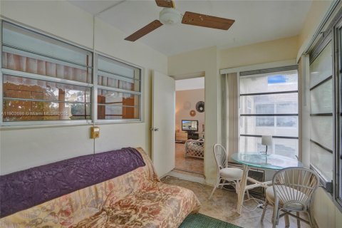 Condo in Lauderdale Lakes, Florida, 1 bedroom № 1953089 - photo 17