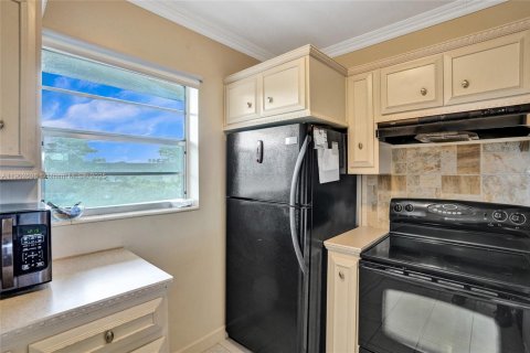 Condo in Lauderdale Lakes, Florida, 1 bedroom № 1953089 - photo 12