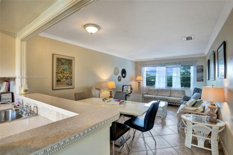 Condo in Lauderdale Lakes, Florida, 1 bedroom № 1953089 - photo 14