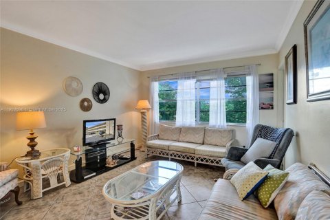 Condo in Lauderdale Lakes, Florida, 1 bedroom № 1953089 - photo 24