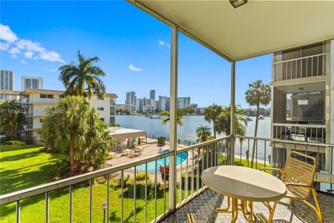 Кондоминиум с 2 спальнями в Халландейл-Бич, Флорида № 2005959