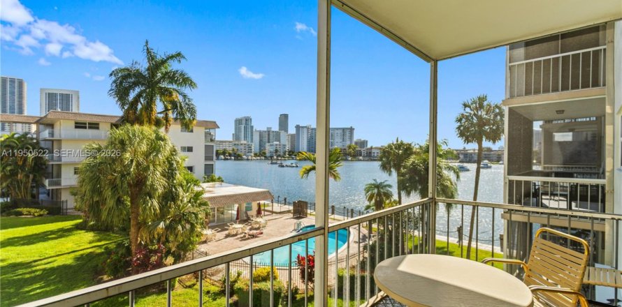 Кондоминиум с 2 спальнями в Халландейл-Бич, Флорида № 2005959