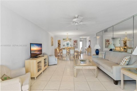 Снять в аренду кондоминиум в Халландейл-Бич, Флорида 2 спальни, 104.05м2, № 2005959 - фото 10