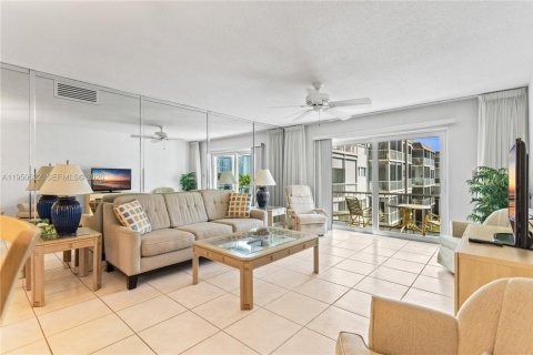 Снять в аренду кондоминиум в Халландейл-Бич, Флорида 2 спальни, 104.05м2, № 2005959 - фото 8