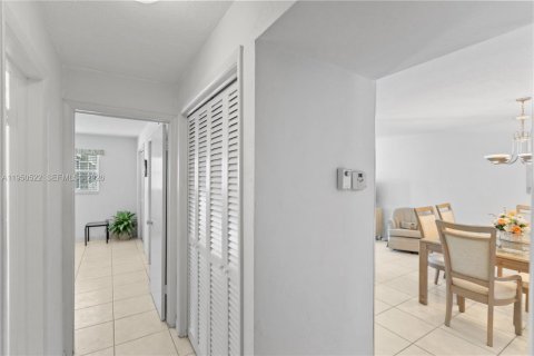 Снять в аренду кондоминиум в Халландейл-Бич, Флорида 2 спальни, 104.05м2, № 2005959 - фото 23