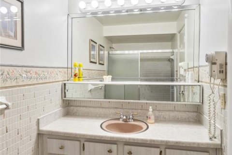 Снять в аренду кондоминиум в Халландейл-Бич, Флорида 2 спальни, 104.05м2, № 2005959 - фото 24