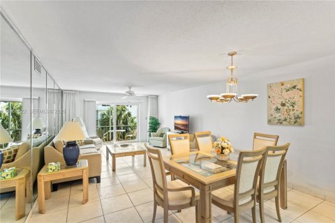 Снять в аренду кондоминиум в Халландейл-Бич, Флорида 2 спальни, 104.05м2, № 2005959 - фото 3