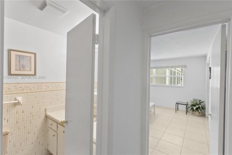 Снять в аренду кондоминиум в Халландейл-Бич, Флорида 2 спальни, 104.05м2, № 2005959 - фото 22