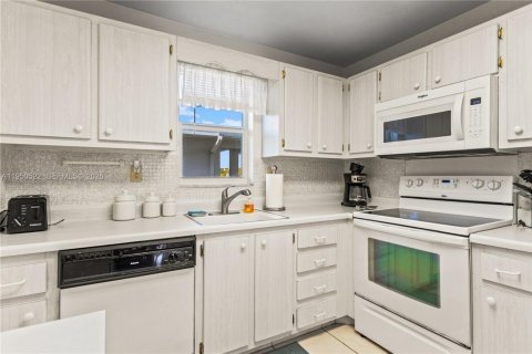 Снять в аренду кондоминиум в Халландейл-Бич, Флорида 2 спальни, 104.05м2, № 2005959 - фото 17