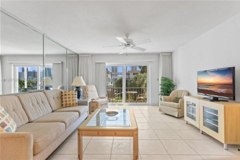 Снять в аренду кондоминиум в Халландейл-Бич, Флорида 2 спальни, 104.05м2, № 2005959 - фото 7