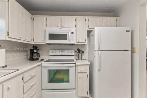 Снять в аренду кондоминиум в Халландейл-Бич, Флорида 2 спальни, 104.05м2, № 2005959 - фото 18