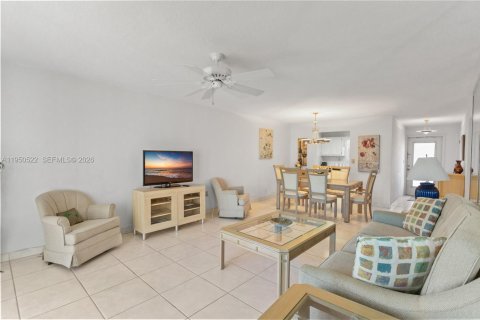 Снять в аренду кондоминиум в Халландейл-Бич, Флорида 2 спальни, 104.05м2, № 2005959 - фото 11