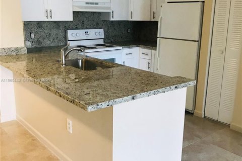 Condominio en alquiler en Miramar, Florida, 2 dormitorios, 89.74 m2 № 2027058 - foto 17