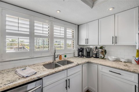 Condo in New Smyrna Beach, Florida, 2 bedrooms  № 1816859 - photo 10