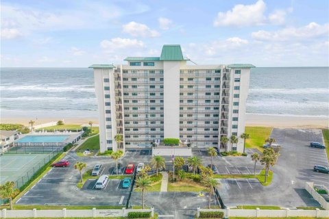 Condo in New Smyrna Beach, Florida, 2 bedrooms  № 1816859 - photo 1