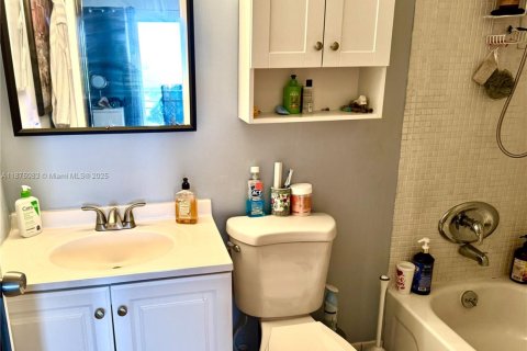 Condominio en venta en Delray Beach, Florida, 1 dormitorio, 66.89 m2 № 1926314 - foto 16