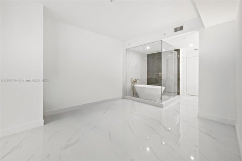 Condo in Miami, Florida, 1 bedroom  № 1896041 - photo 17