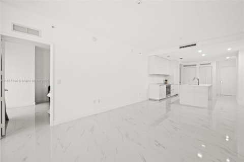 Condo in Miami, Florida, 1 bedroom  № 1896041 - photo 12