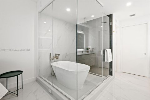 Condo in Miami, Florida, 1 bedroom  № 1896041 - photo 20