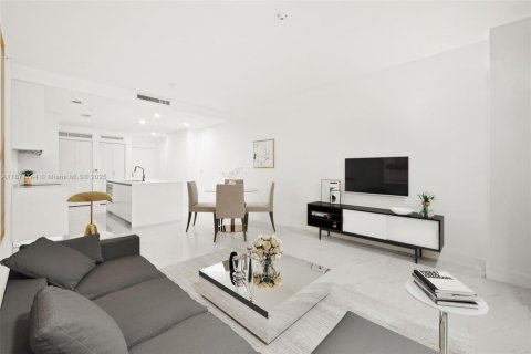 Condo in Miami, Florida, 1 bedroom  № 1896041 - photo 11