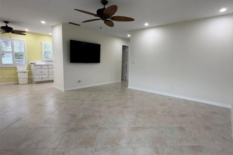 Condo in Stuart, Florida, 2 bedrooms  № 1871424 - photo 15