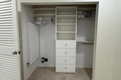 Condo in Stuart, Florida, 2 bedrooms  № 1871424 - photo 21