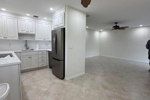 Condo in Stuart, Florida, 2 bedrooms  № 1871424 - photo 7