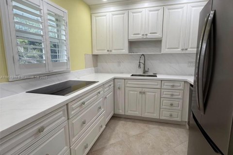 Condo in Stuart, Florida, 2 bedrooms  № 1871424 - photo 6